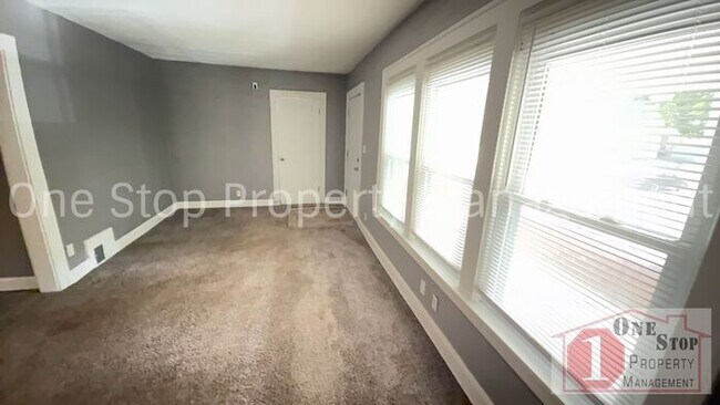 Building Photo - 2 Bedroom, 1 bathroom in Kansas City