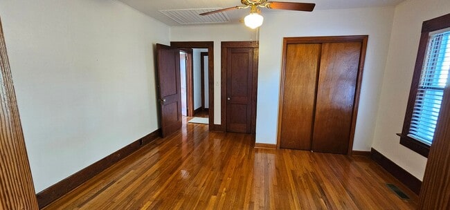 Building Photo - Lovely in Milner