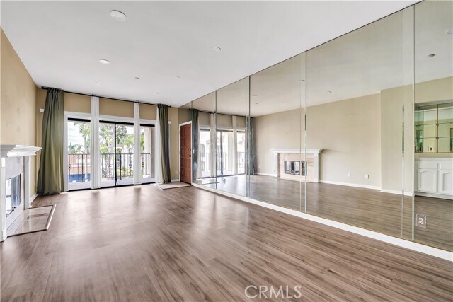 Foto del edificio - 11620 Warner Ave