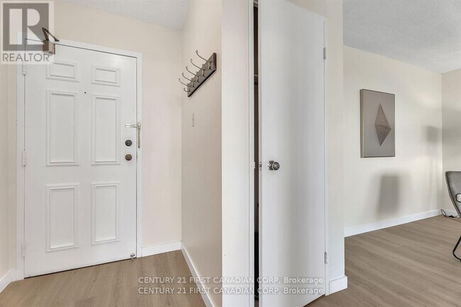 Photo du bâtiment - 600 Grenfell Dr