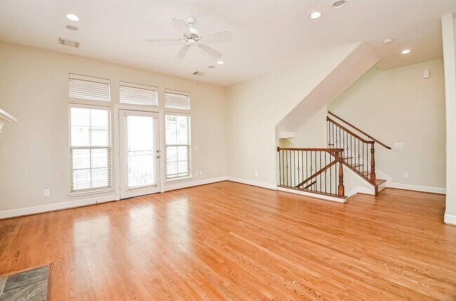 Building Photo - 222 Knox St