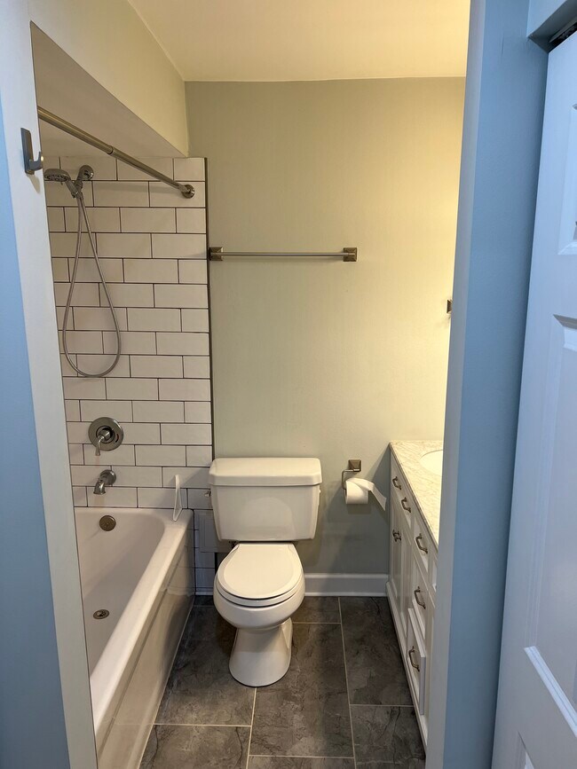 Building Photo - 5809 Oakwood Dr
