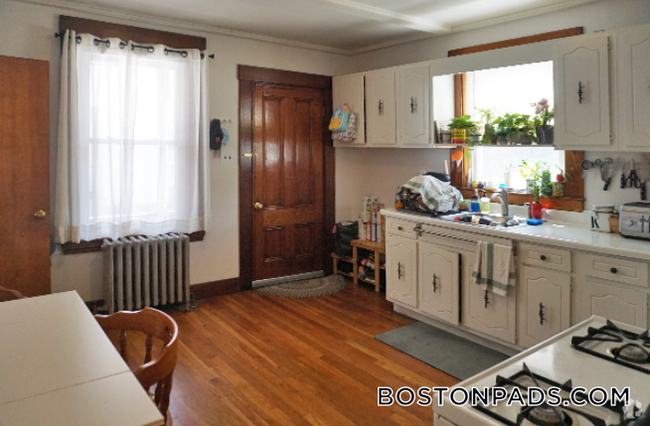 Building Photo - 141 Brown St