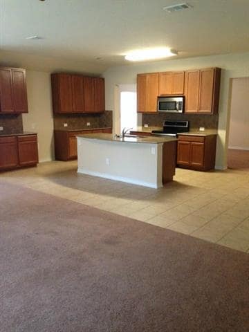 Building Photo - 5845 Pinebrook Dr