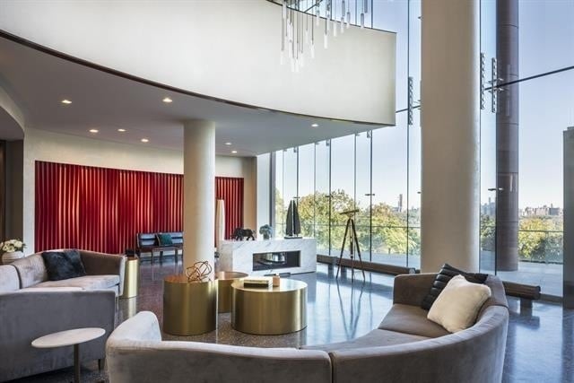 Building Photo - 320 Adolphus Ave