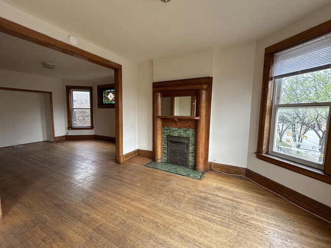Building Photo - 1216 W Addison St