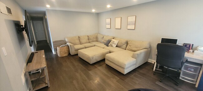 Foto del edificio - 9536 Elmwood Dr