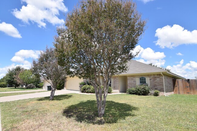 Foto del edificio - 2705 Littlewood Dr