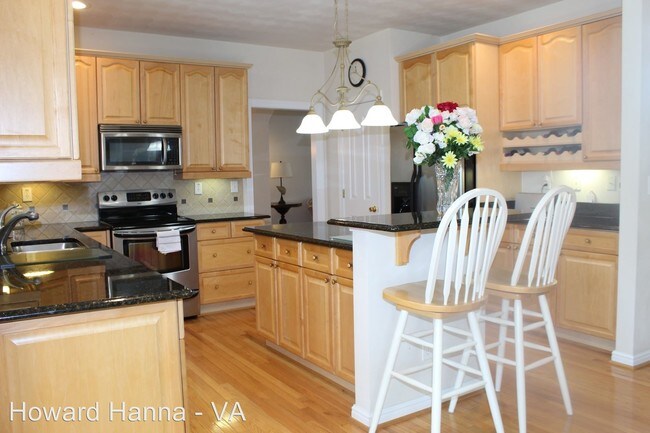 Building Photo - 4 br, 3 bath House - 521 Vespasian Circle