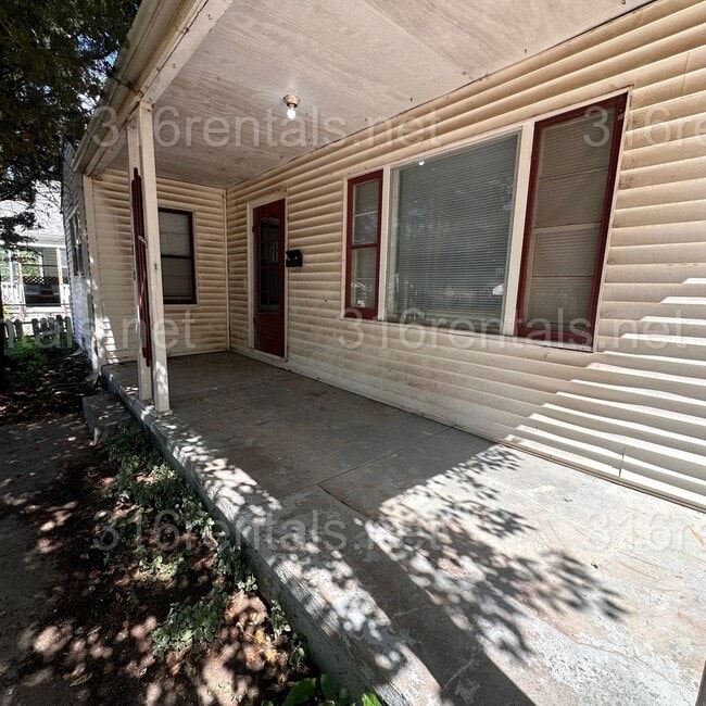 Building Photo - $895 - 2 bedroom / 1 bathroom Single Famil...