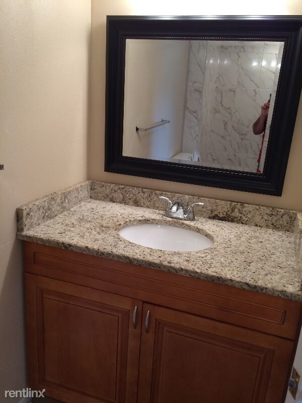 Foto del edificio - 605 Hammock Pine Blvd