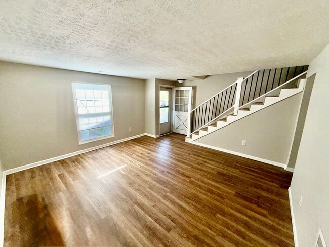 Building Photo - 815 Clareridge Ln