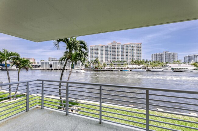Foto del edificio - 2900 NE 30th St