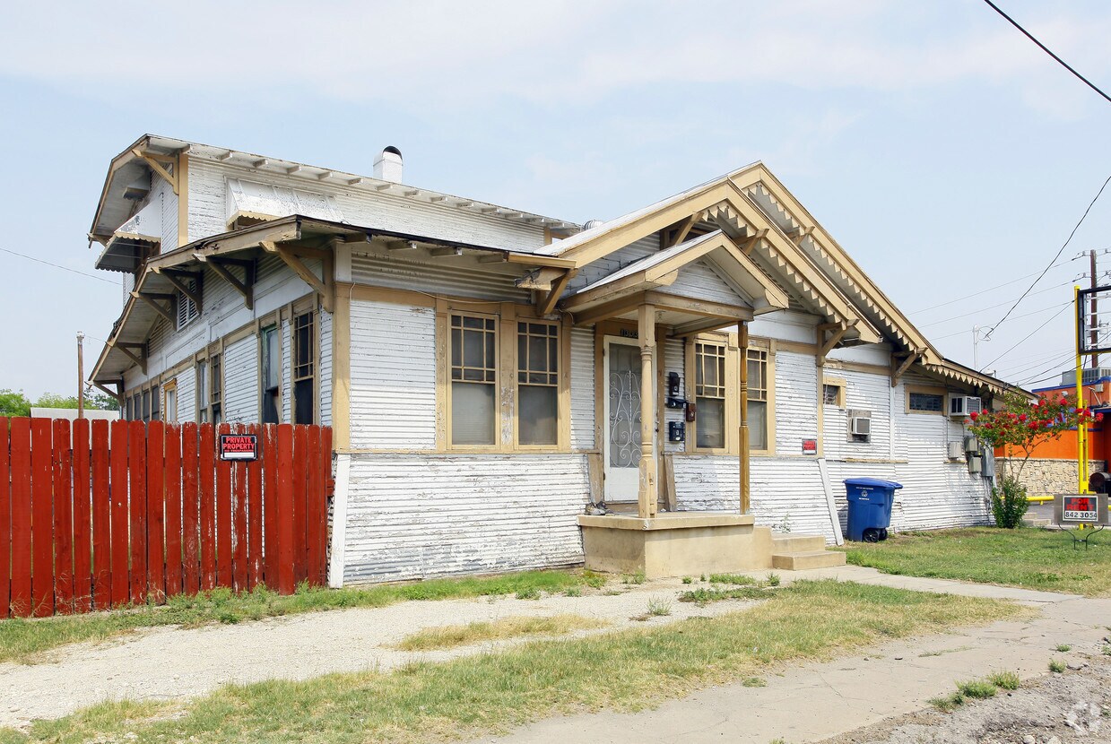 Primary Photo - 1303 S Roosevelt Ave