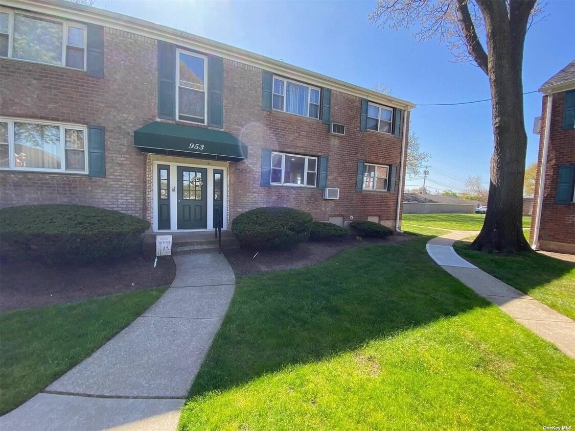 Primary Photo - 953 Fenwood Dr