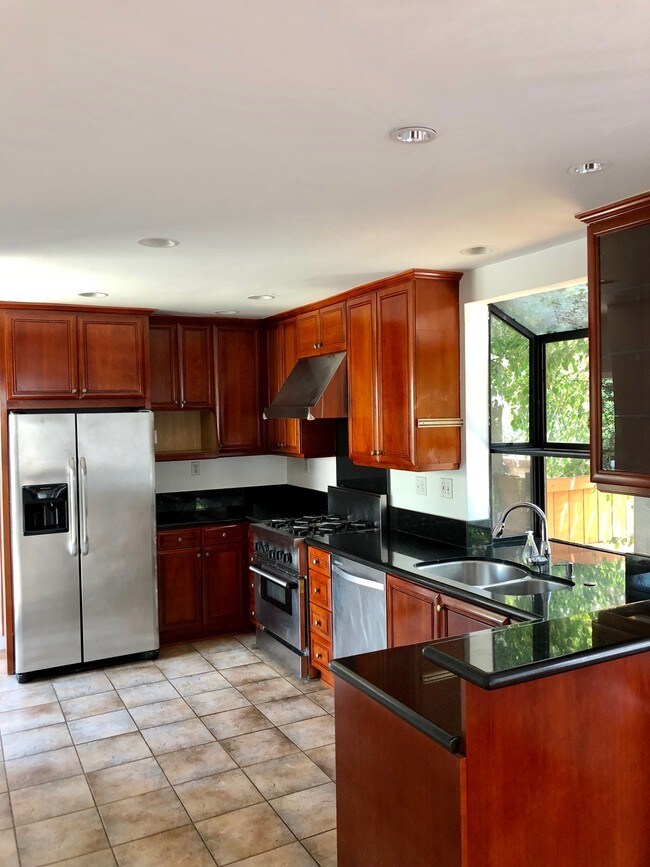 Building Photo - 2310 Manning Ave