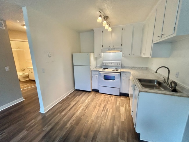 Photo - 1005 Hickory Hill Ln Apartment