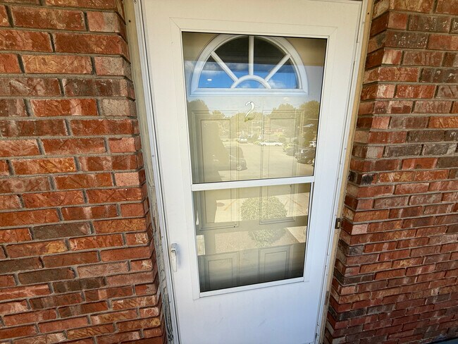 Foto del edificio - 635 N Elmwood Dr