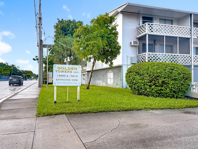 Foto del edificio - 15610 NE 6th Ave