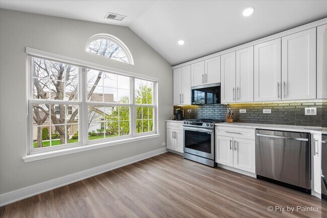 Foto del edificio - 422 Cromwell Cir