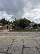 Building Photo - 910 E Tulare Ave