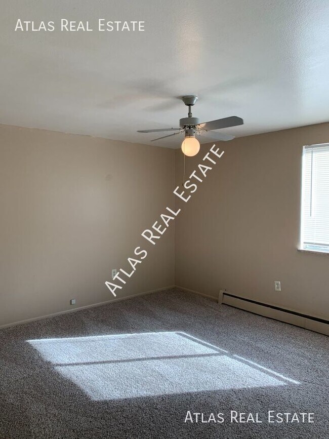 Building Photo - Coming soon! Top Floor 2 Bedroom 1 Bathroo...