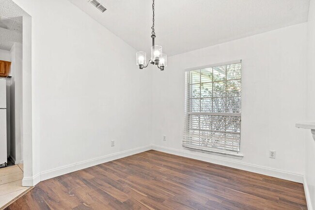 Building Photo - 2429 Cedar Trace Dr W