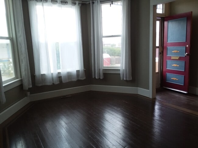 Living room - 215 N Emmett Ave