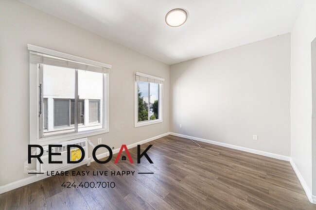 Building Photo - 822 S Park View St