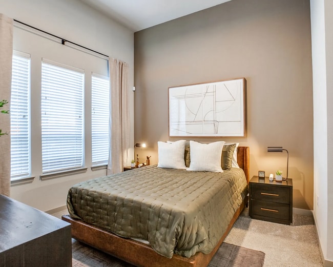 Building Photo - 8801 Carolina Wren Wy