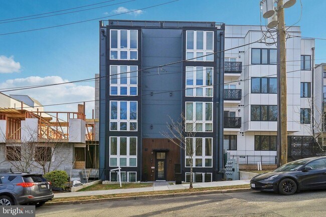 Foto del edificio - 2213 M St NE