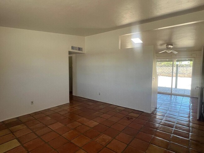 Foto del edificio - 7410 N Patriot Dr