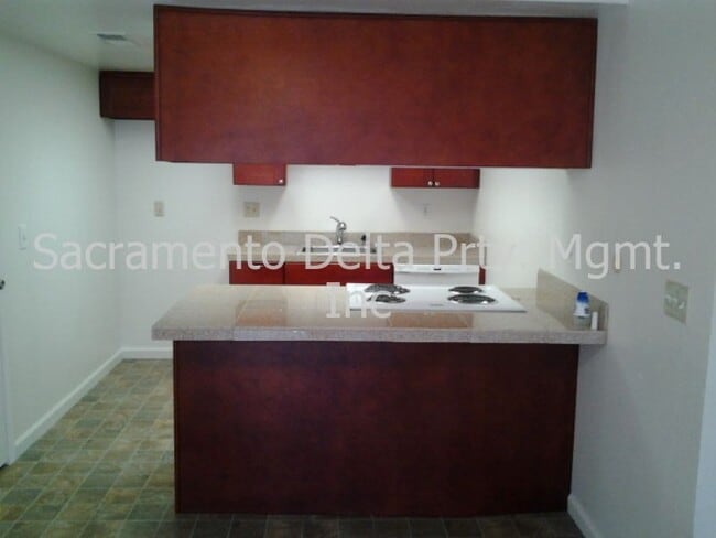 Building Photo - 2 Bedroom 1 Bath Duplex