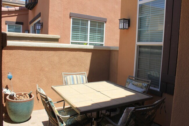 Foto del edificio - 52082 Rosewood Ln