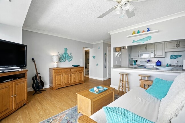 Building Photo - 3558 Shore Dr