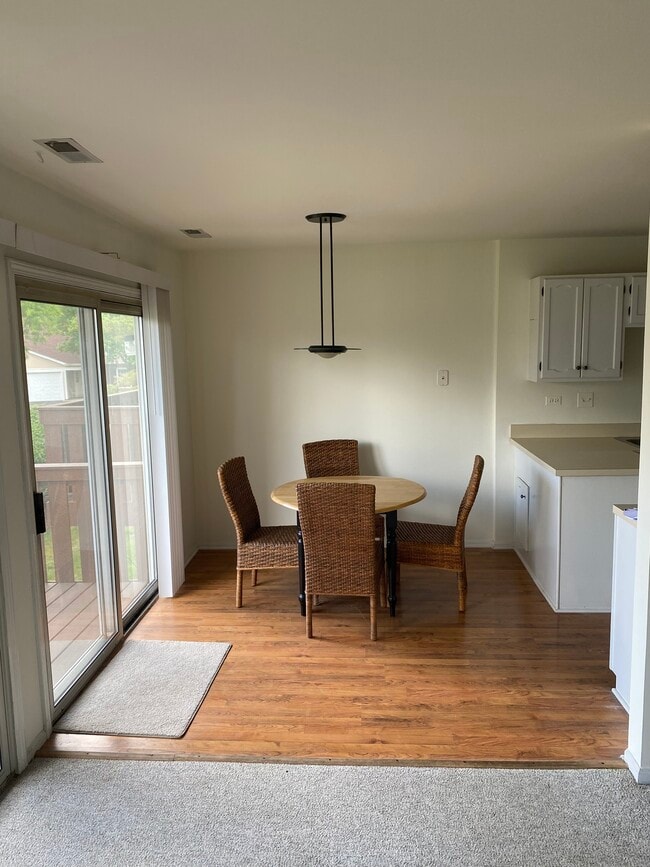 Foto del edificio - 718 Crescent Ct