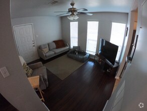 Building Photo - 404 Manuel Dr