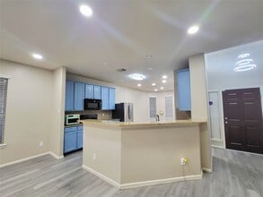 Building Photo - 7334 Jacobs Well Dr