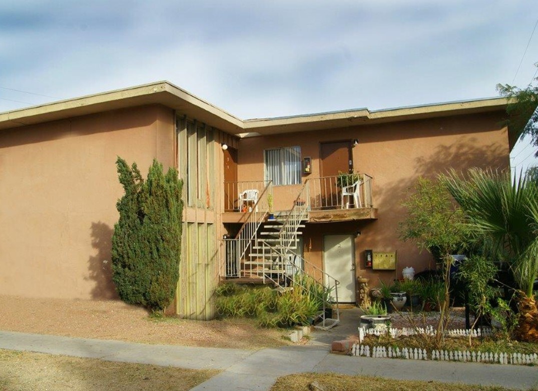 Primary Photo - 1486 E Desert Inn Rd