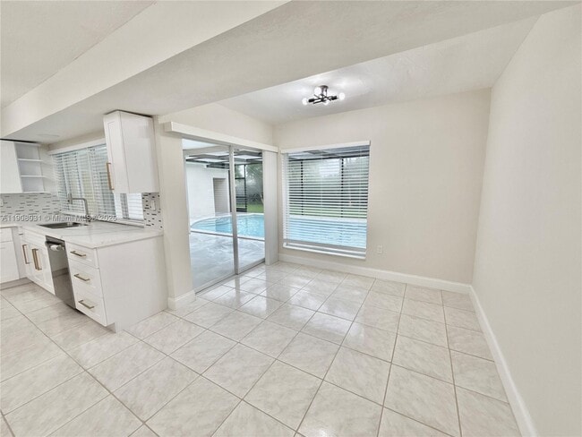 Foto del edificio - 6708 Camelia Dr