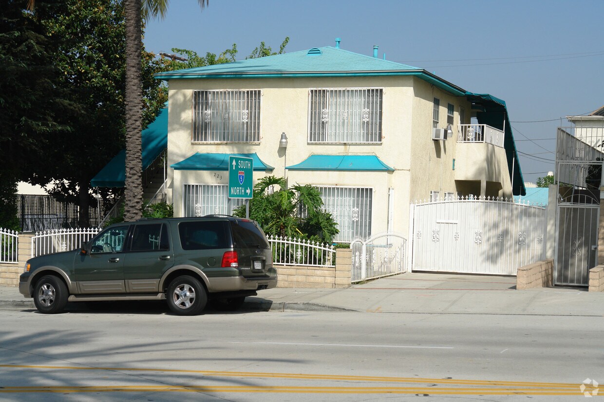 Primary Photo - 223 E Burbank Blvd