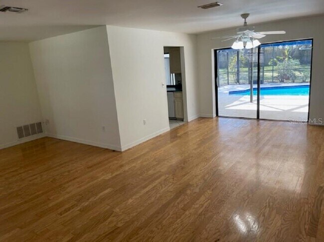 Building Photo - 180 Woodcutter Ln