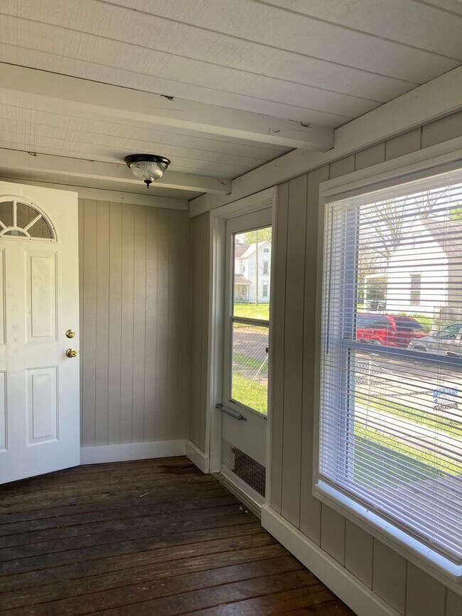 Foto del edificio - Coming soon! Spacious 3 bedroom, 1 bath ho...