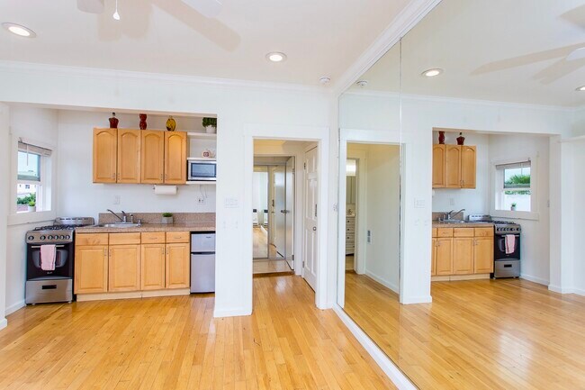 Foto del edificio - 1650 Winona Blvd