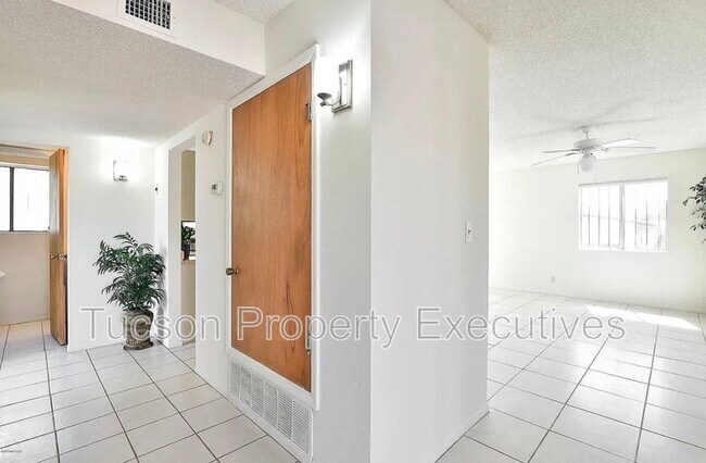 Foto del edificio - 902 E Elm St