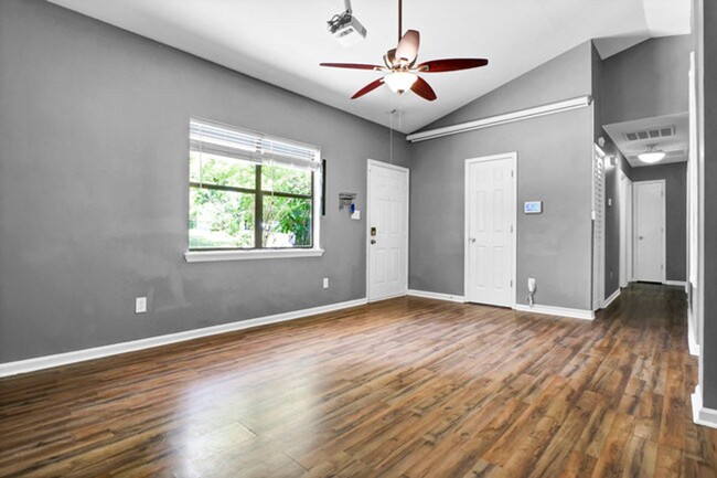 Building Photo - 221 Pollard Dr