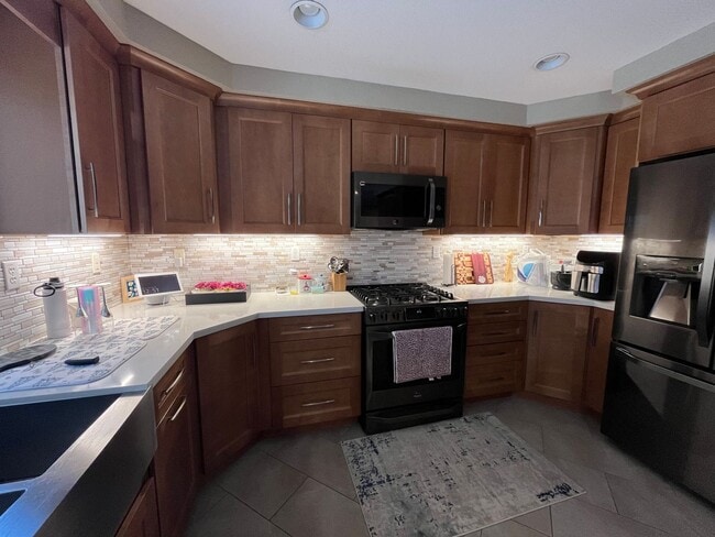 Building Photo - 40336 Cambridge St