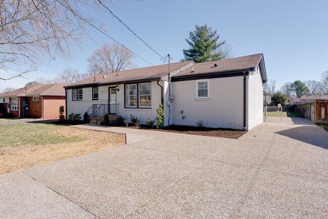 Building Photo - 5004 Raywood Ln