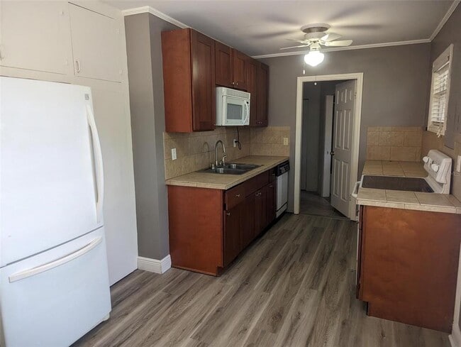 Building Photo - 1368 S Shade Ave