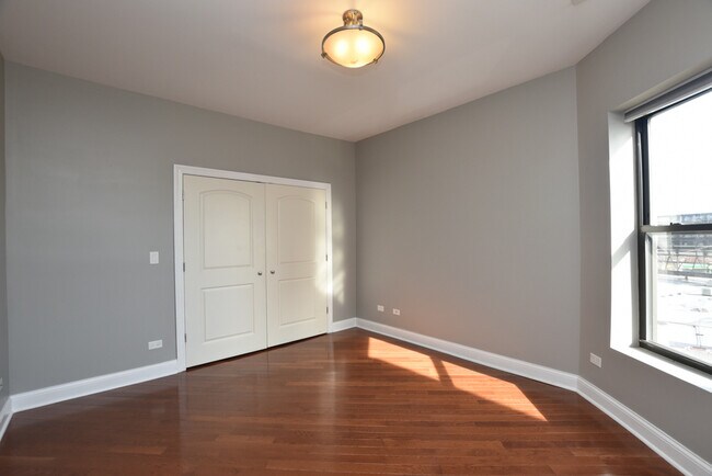 Building Photo - 3520 S King Dr